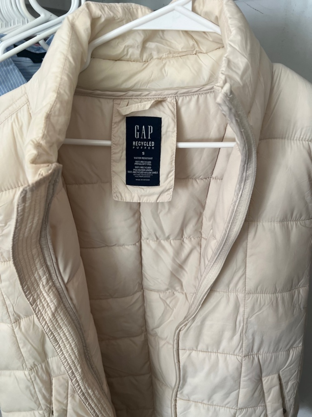 GAP Recycled Puffer Jacket in Beige Cream
